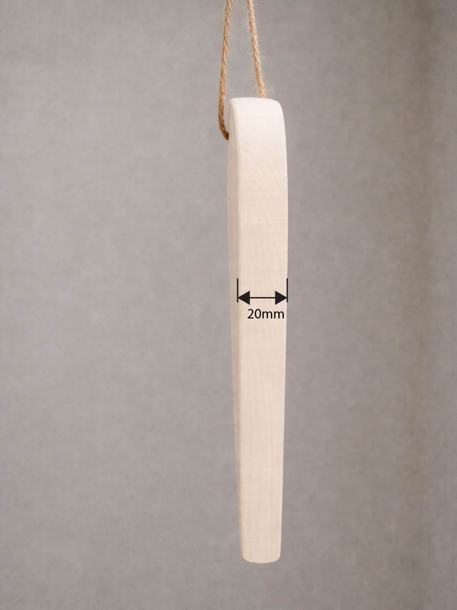 side view of wooden plaque detailing thickness of 20mm