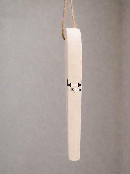 side view of wooden plaque detailing thickness of 20mm